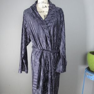Donna Nadeau L/XL robe with attached ties